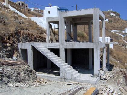 Rohbau auf der Kykladeninsel Kythnos/Griechenland