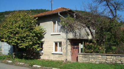 Zweistoeckiges Massivhaus 50 km von Ruse und der Donaum,BULGARIEN