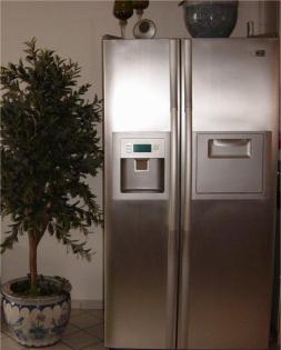 Side by Side Gefrier/Kühlschrank von LG in silber