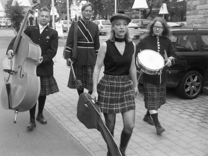 Berlin: FEMALE SINGER looked for  prof. Retro-Pop/Swing/Soul-Band