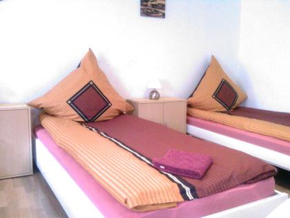 Zimmer zu vermieten ab 10 € pro Person u. Nacht Tel. 0151 15662588 Raum: Frankfu