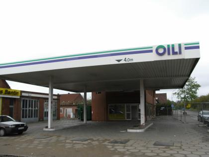 Freistehendes Dach / Schmetterlingsdach / Halle einer Tankstelle ca. 16x16m mit 