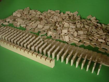 Über 1000 Stk Dominosteine aus naturbelassenen Holz NEU