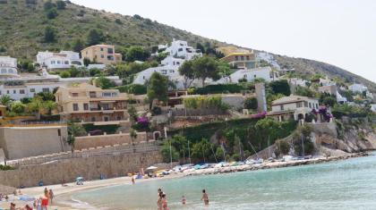 Hübsches Reihenhaus in Spanien mit Pool gegen Immobilie in Norddeutschland