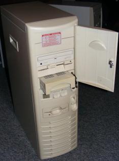 Verkaufe historischen Computer für 40€ VB