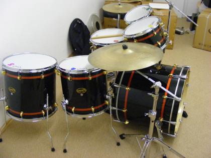 Drumset, neuwertig 10, 12, 14, 16, 22 + 14 Snare inkl. Hardware