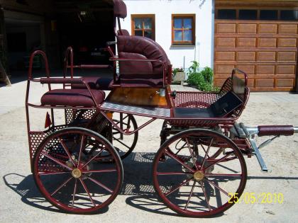 Weinroter Marathonwagen