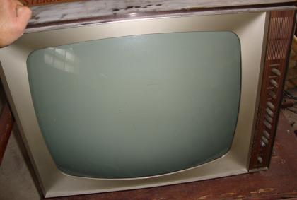 Omas alter Fernseher