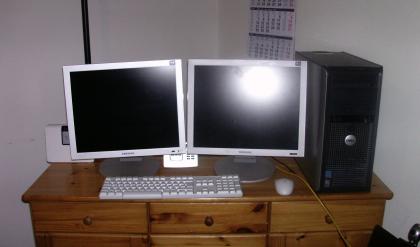 Computer  Dell  mit 2 Flachbildschirmen günstig zu verkaufen  