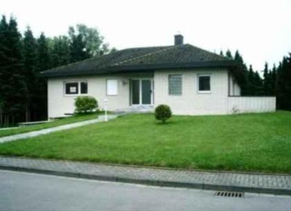 Großzügiger repräsentativer Bungalow auf herrlichem Waldgrundstück