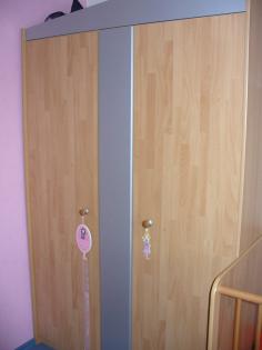 Babyzimmer Kinderzimmer Komplett Schrank, Bett ,Wickelkommode Zu verkaufen