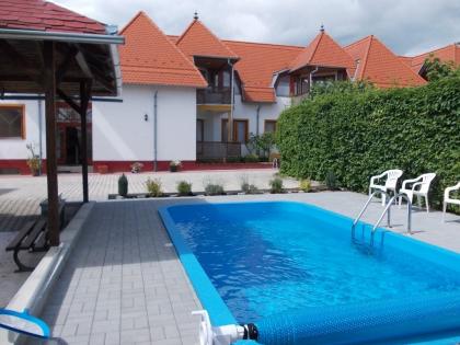 Kapitalanlage mit Pool in Ungarn am Plattensse zuverkaufen