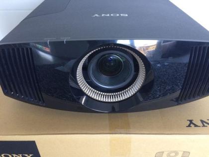 Sony VPL-VW500ES 4K UHD Projektor