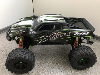 Traxxas X-MAXX 8S 4WD Brushless Monstertruck +2x 4S Lipo