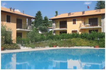 Haus mit Garten in einem Residenz mit Schwimmbad - Gardasee