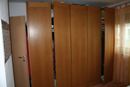 Komplettes Schlafzimmer Naturholz furniert, guter Zustand.