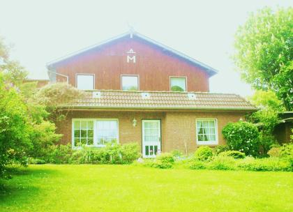 Haus Drei Eichen  mit Pferd/Hund  an der Ostsee   