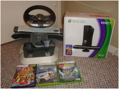 Xbox360 4GB mit Kinect Sensor Lenkrad,Pedalen und Spielen