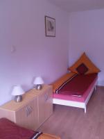  Zimmer ab 10 Euro Tel. 0151 15662588