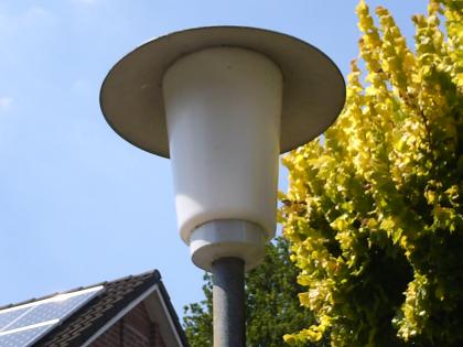 Straßenlampe / Laterne / Beleuchtung ohne Mast, 