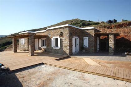 Traumhafte Villa aus Naturstein auf Andros / Griechenland