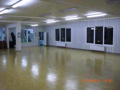 Traingshalle | Sporthalle | Kursraum zu vermieten 180qm mit Spiegelwand