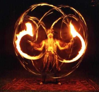 Feuerspucker u. Feuerschlucker aus Hamburg, Feuershow u. Sensationsshow vom Feue