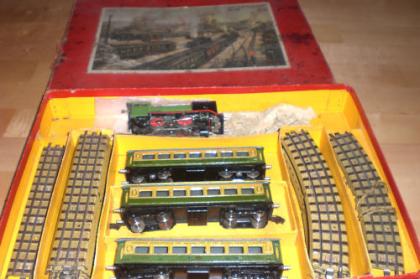 Märklin Lok R 800 in Anfangspackung alte kleine grüne