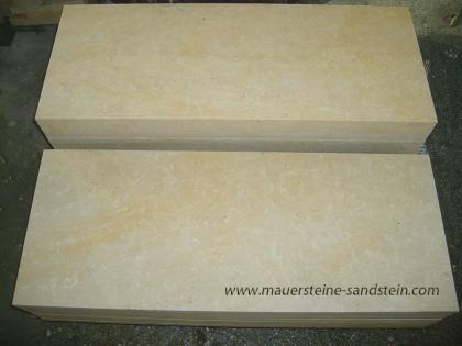 Boden und Treppen aus Sandstein
