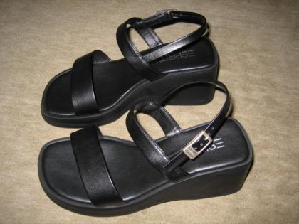 Schwarze modische attraktive Damensandalen, Größe 36 von der Firma Esprit