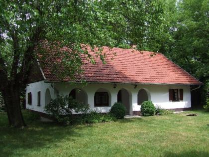 Ein schönes Bauernhaus ist zu verkaufen