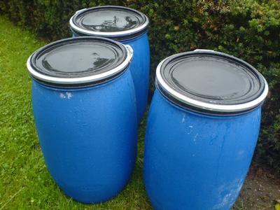 Suche gebrauchte 120 l Kunststofffässer