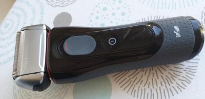 Braun Rasierer 5 series incl. Lade+ Reinigungsstation
