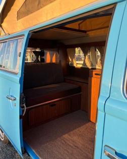 VW T2 Camper Bus von 1976