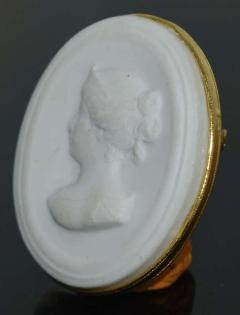 Meissen Brosche aus 585er Gelbgold mit Kamee/ Gemme