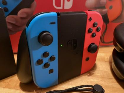 Nintendo Switch Konsole mit Joy-Con