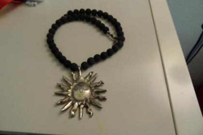 Verkaufe eine sehr schöne Kette mit einem Sonnenanhänger 