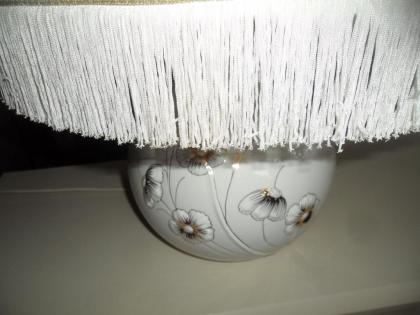 Wunderschöne Dekolampe Porzellan mit Goldblumen
