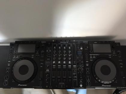 2x Pioneer CDJ 900 Nexus + 1x Pioneer DJM-900NXS2