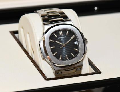 Patek Philippe Nautilus Stahl Uhr 5711/ 1A-010 Box Papiere2021