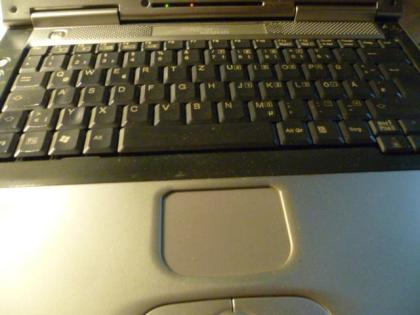 2 Laptop Amilo M Fujitsu Siemens einer mit Win7 Nr. 83