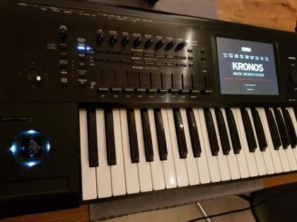 Korg Kronos 2 mit Originalverpackung