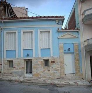 DENKMALGESCHÜTZTES Generationenhaus aus Stein / Hafenstadt Lavrion bei Athen 70+