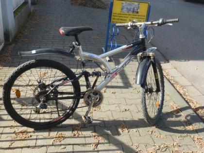 (226) 21 Gang 26 Zoll Rh 49 Gabel u Sattel gefedert