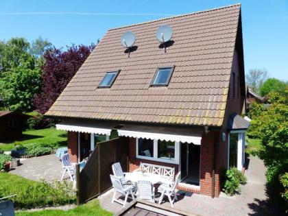 Strandnahes Ostsee-Ferienhaus Ostwind mit Terrasse und Internet