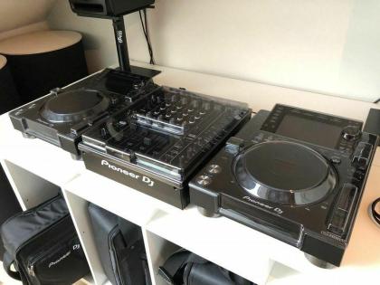 2 x Pioneer DJ CDJ-2000 NXS2