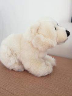 Eisbär aus weichem Plüsch
