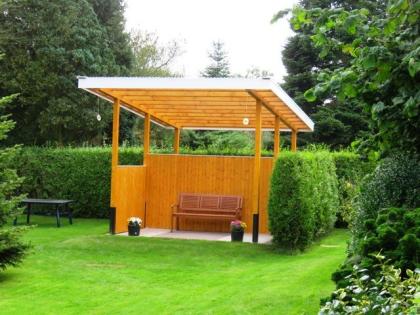Ferienwohnung mit Terrasse und Gartensauna in Holtgast