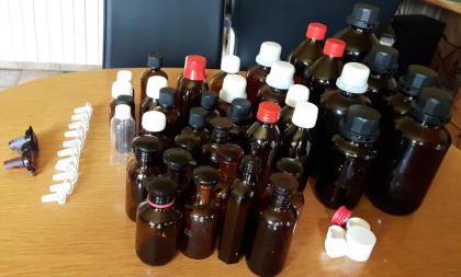 Sammlung: 50x Laborflaschen Apothekerflaschen aus Braunglas teilweise mit Glasst