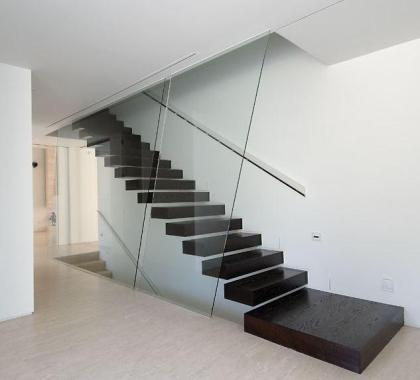 Holztreppen Kragarmtreppen hoher Qualität